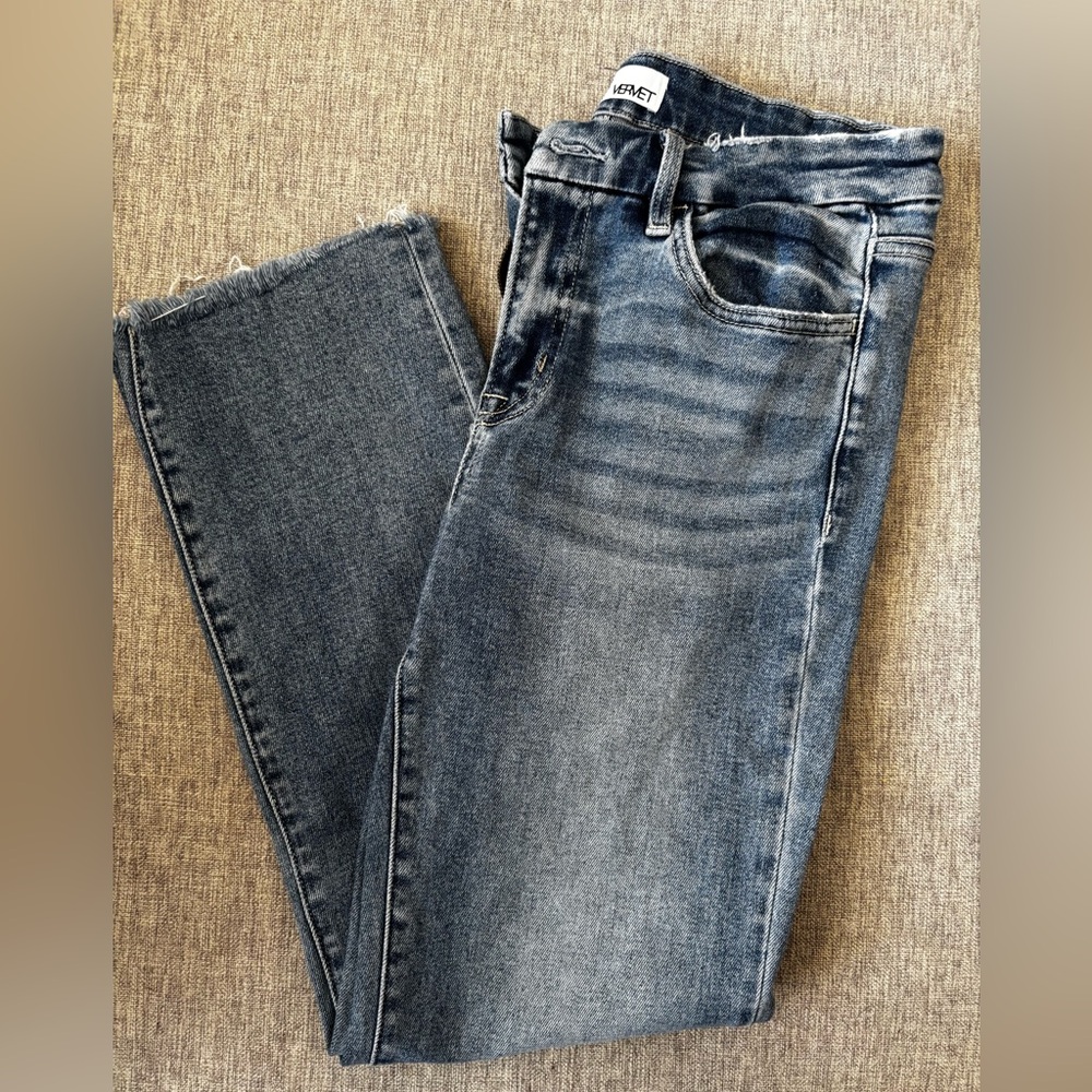 Vervet Women’s Straight Leg Jeans Light/Medium Wash - Picture 3 of 9
